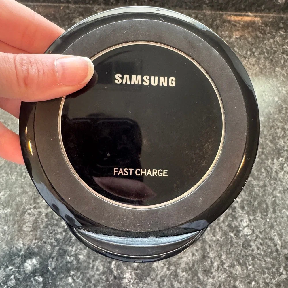 Samsung Wireless Fast Charging Station Mag Base With Fast Charge Cable